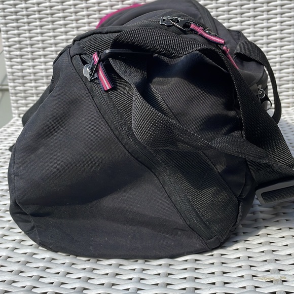 adidas Large Duffle/Gym Bag Black and Pink - Picture 5 of 13